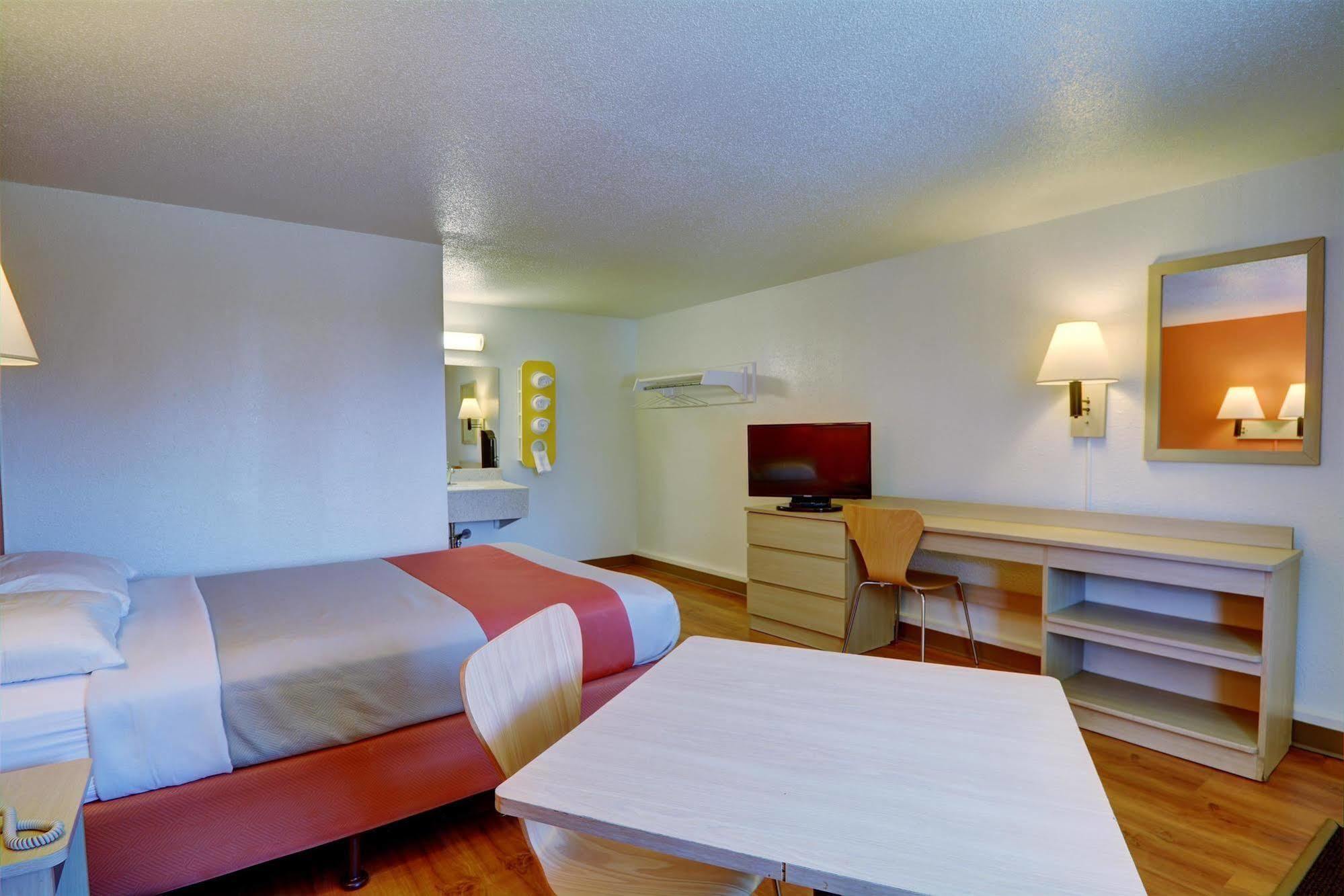 Motel 6-Chicopee, Ma - Springfield Екстер'єр фото