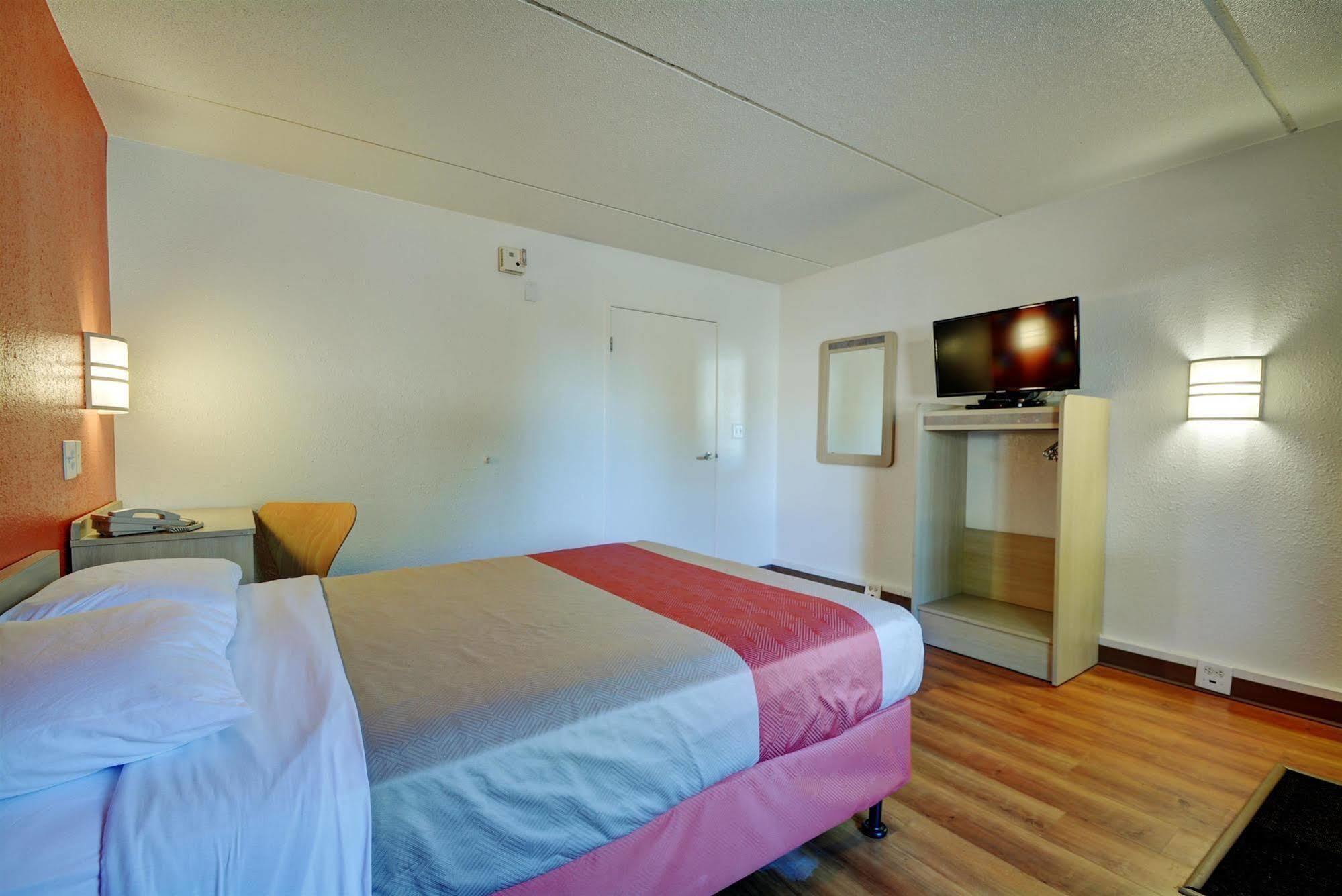 Motel 6-Chicopee, Ma - Springfield Екстер'єр фото
