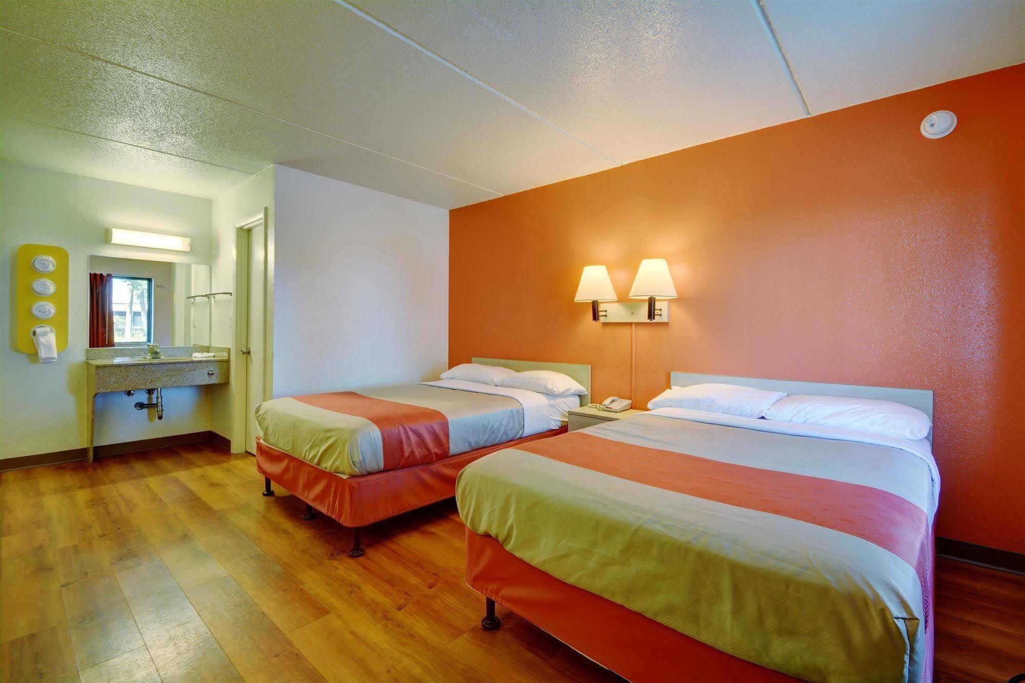Motel 6-Chicopee, Ma - Springfield Екстер'єр фото