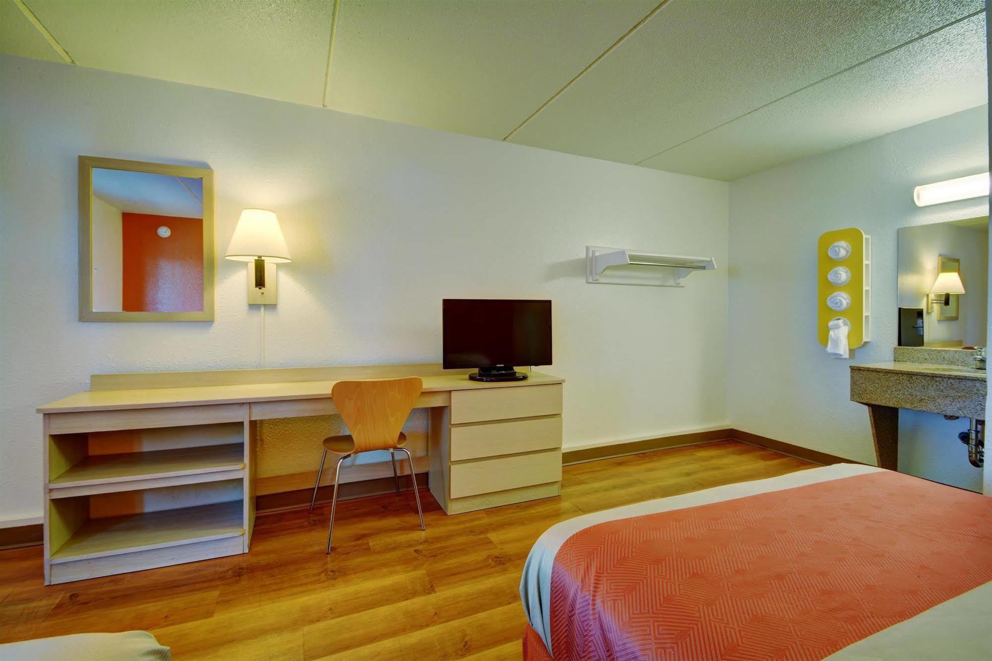 Motel 6-Chicopee, Ma - Springfield Екстер'єр фото